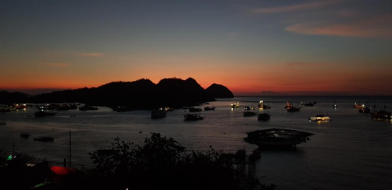 Blue Parrot Labuan Bajo Exterior foto