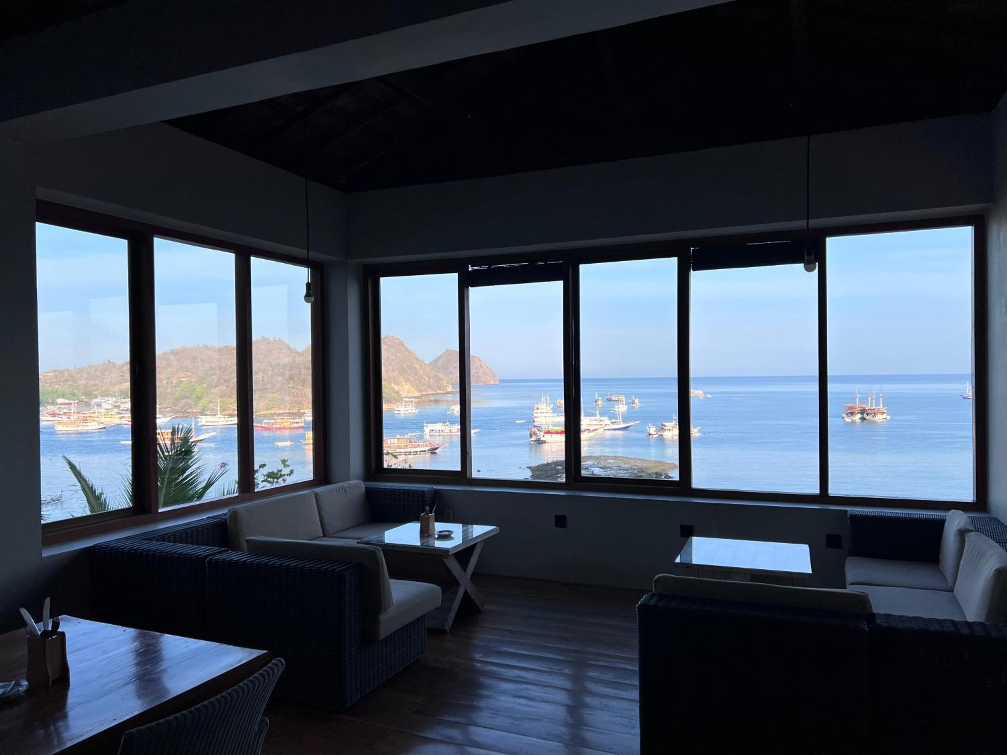 Blue Parrot Labuan Bajo Exterior foto