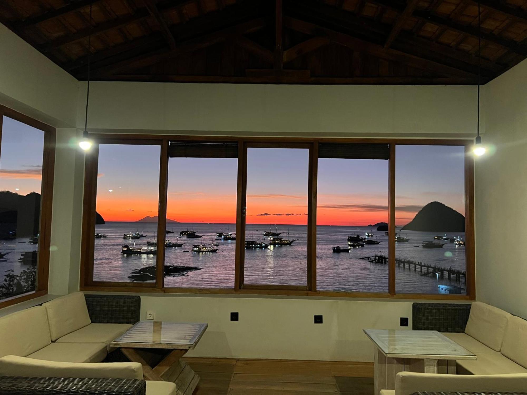 Blue Parrot Labuan Bajo Exterior foto