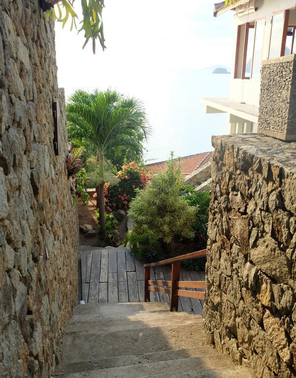 Blue Parrot Labuan Bajo Exterior foto