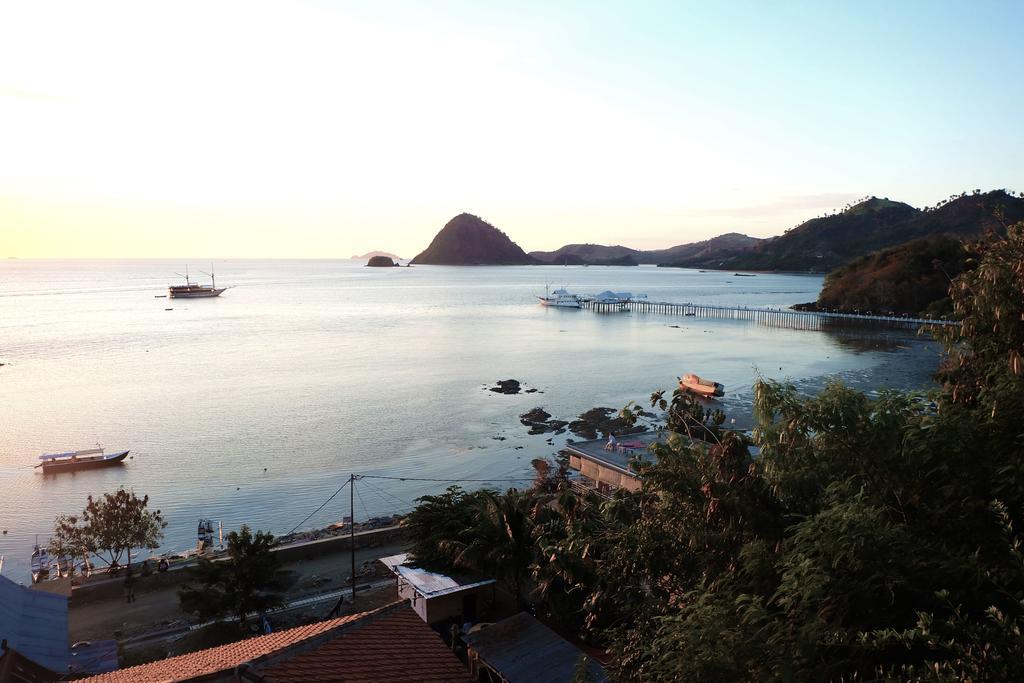 Blue Parrot Labuan Bajo Exterior foto